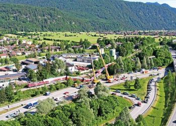 Almanya’da tren faciası: 5 meyyit, 59 yaralı