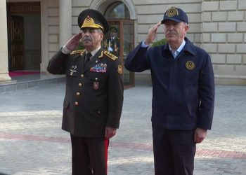 Bakan Akar Azerbaycan’da “Mehter” ile karşılandı