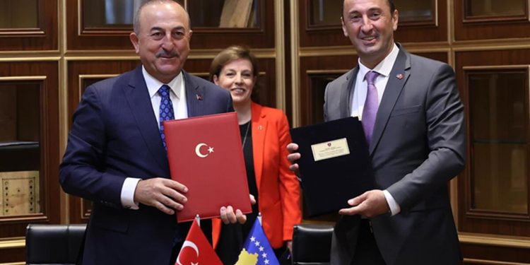 Bakan Çavuşoğlu: Kosova’daki FETÖ varlığı bağlarımızın önündeki en büyük düşünce
