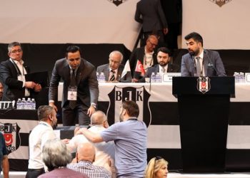 BEŞİKTAŞ HABERLERİ – Beşiktaş Divan Heyeti’nde kavga! Ortaya polisler girdi