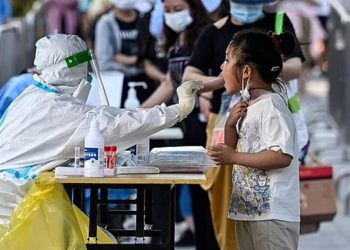 Çin’den aileleri kızdıran karar! 3 yaşındaki çocuklara test eziyeti…