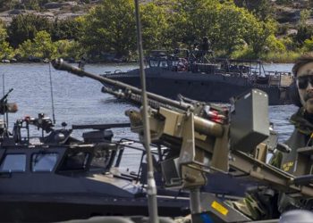 Dünya bu imgeleri konuşuyor… İsveç ve ABD askerlerinden dikkat çeken tatbikat!