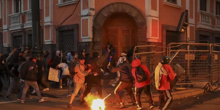 Ekvador’da IMF protestoları: 3 bölgede OHAL ilan edildi