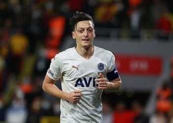 FENERBAHÇE HABERLERİ – Mesut Özil için olay yorum: Mesleği bitti