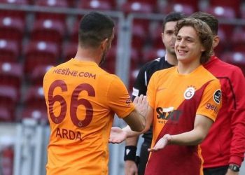 GALATASARAY HABERLERİ – Ayhan Akman ve oğlu Hamza Akman’dan dikkat çeken açıklamalar!