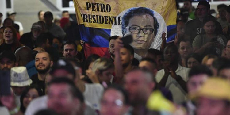Gustavo Petro: Kolombiya’da cumhurbaşkanlığı seçimini solcu aday kazandı