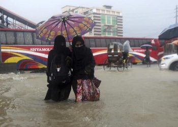 Hindistan ve Bangladeş’i muson yağmurları vurdu: 34 meyyit