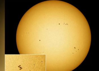 İngiltere’de bir fotoğrafçı, Memleketler arası Uzay İstasyonu’nun güneşin etrafındaki silüetini fotoğrafladı