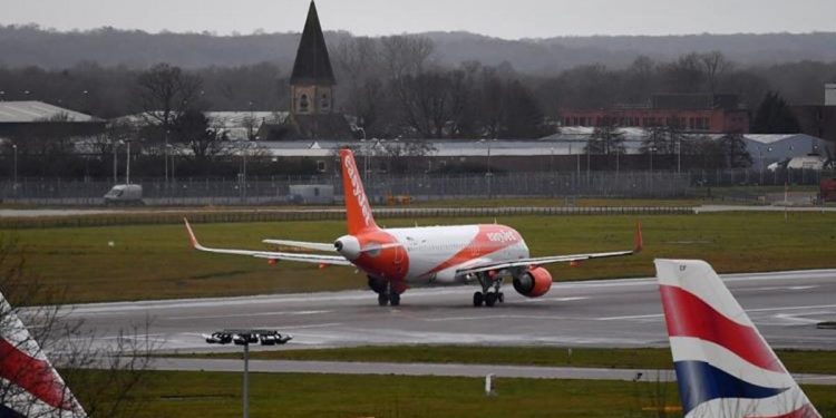 İngiltere’de havaalanı krizi sürüyor: Gatwick Havalimanı kâfi çalışan olmadığı için yazın uçuş sayısını azaltacak