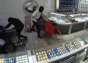 Jet suratında soygun! 1 dakikada 1 milyon dolar çaldılar