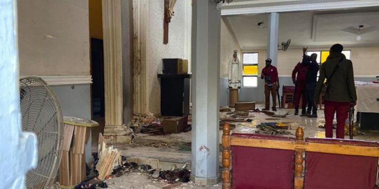 Kiliseye kanlı akın: 21 kişi hayatını kaybetti!