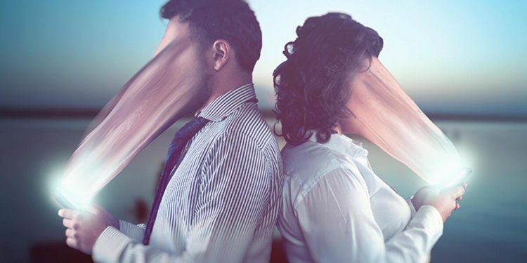 Korkutan ikaz: Telefonunuza çok uzun müddet bakmak hayat sürenizi kısaltabilir!