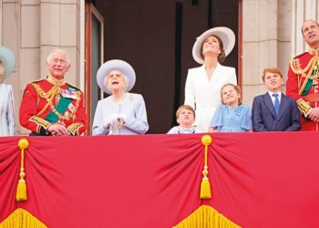 Kraliçe’den Platin Jübile: Tahttaki 70’inci yılını kutladı