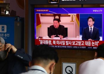 Kuzey Kore koronavirüs krizinin ortasında 3 yeni füze ateşledi!