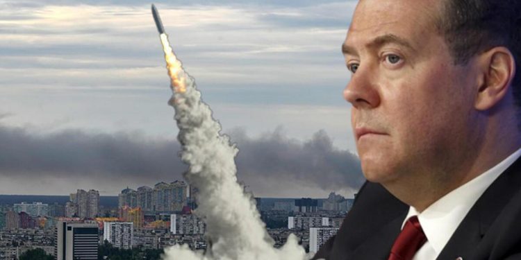 Medvedev’den Batı’ya flaş füze uyarısı: Mahşerin atlıları yola çıktı!