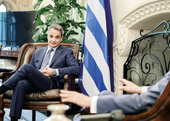 Miçotakis sesini kıstı