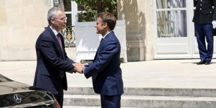 NATO Genel Sekreteri Stoltenberg, Macron ile görüştü