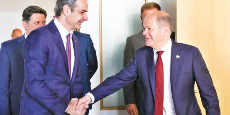 Nereye gitse ‘Mavi Vatan’ı şikâyet ediyor… Haritayı Scholz’a da gösterdi