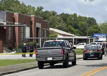 Yeniden ABD! İlkokula girmeye çalışan kişi polis tarafından öldürüldü