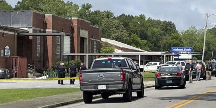 Yeniden ABD! İlkokula girmeye çalışan kişi polis tarafından öldürüldü
