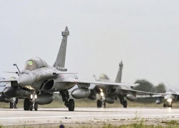 Yunan amiral uçtu: Boğaz köprülerini vururuz