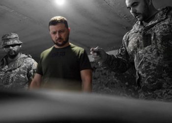 Zelenski’den ateş çizgisine ziyaret! Bu bir birinci…