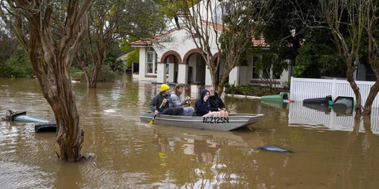 Avustralya’da seller nedeniyle 50 bin kişi tahliye ediliyor