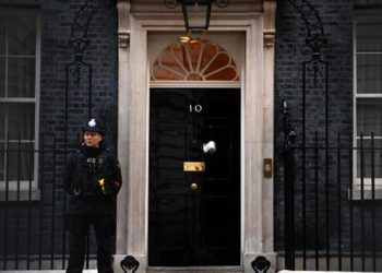 İngiltere’de peş peşe iki istifa: Sıhhat Bakanı ve Maliye Bakanı misyonu bıraktı