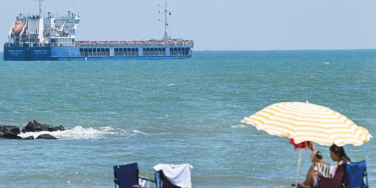 Karasu’daki gemi yoluna devam etti: Kaçak tahıl kriz çıkardı