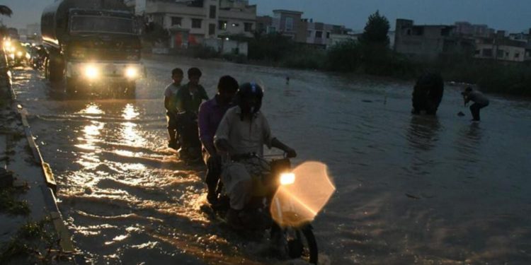 Pakistan’da şiddetli yağışlar can aldı!