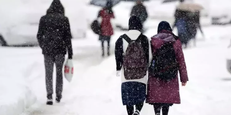 Sinop ve Kastamonu’da etkili olan kar yağışı nedeniyle eğitime ara verildi