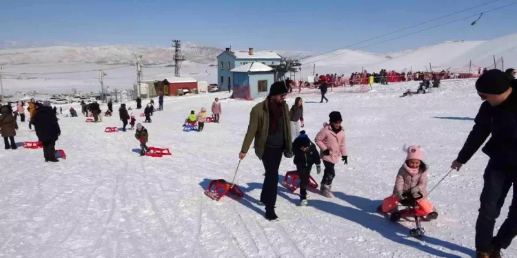 Van’da Abalı Kayak Merkezi Sezonu Açtı