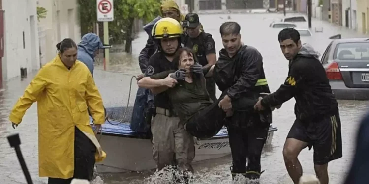 Arjantin’de sel felaketi: 13 meyyit