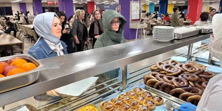 Bakan Göktaş KYK Öğrencileriyle Sahurda Buluştu