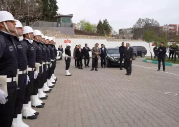 Bakan Güler: “Amasız fakatsız, bir an evvel fesih kararını alması derhal ve şartsız olarak silahları teslim etmesi şarttır”