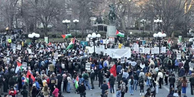 Columbia Üniversitesi’nde Mahmoud Khalil için Protesto