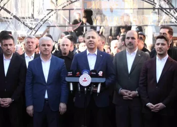 İçişleri Bakanı Yerlikaya, Bayram Namazını Konya’da Kıldı