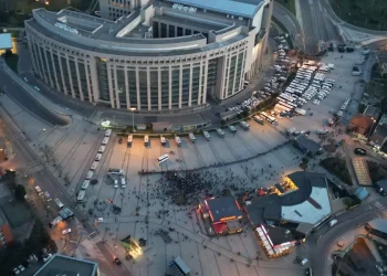 İstanbul Adalet Sarayı önünde alınan güvenlik tedbiri havadan görüntülendi