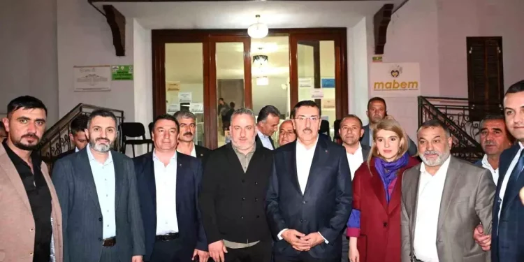 Milletvekili Ölmeztoprak, iftar programında mahalle muhtarları ile bir ortaya geldi