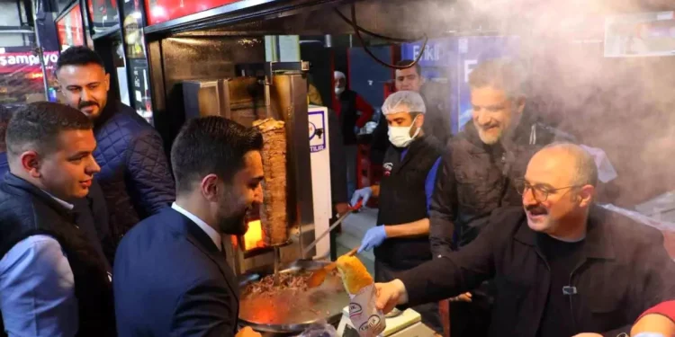 Varank Gençlerle Sahurda Buluştu