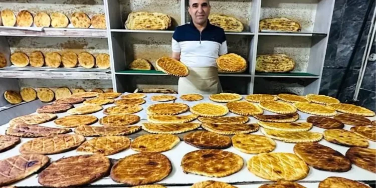 Yüksekova’da Van Çöreği İle Sahur Keyfi