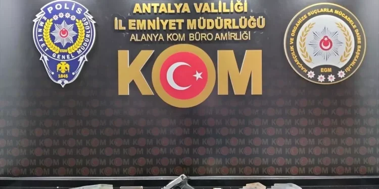 Antalya’da Suç Örgütüne Operasyon