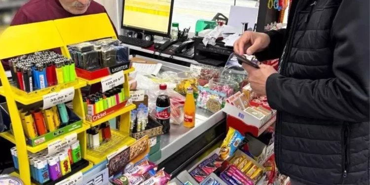 Bakan Memişoğlu’ndan Esnafa Destek Alışverişi