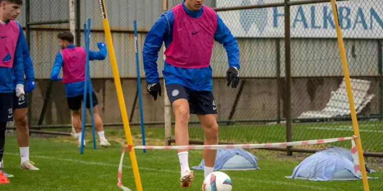 Çaykur Rizespor Trabzonspor Maçına Hazırlanıyor