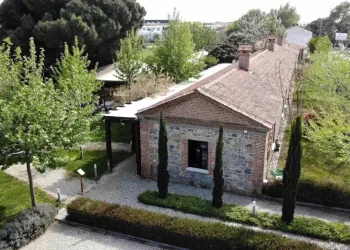 CHP’li Edremit Belediyesi’nin Tarihi Binasındaki İşgal Sürüyor