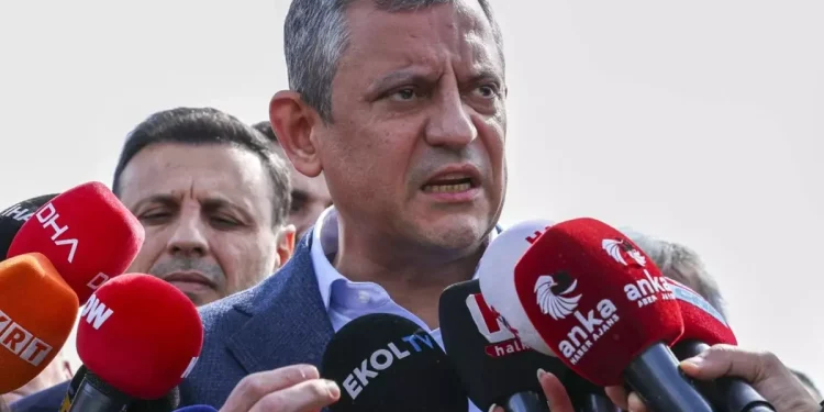 Özel’den dikkat çeken kapalı zarf çağrısı: Suç işlemeyen korkmasın