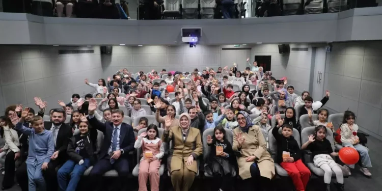 Tuğba Işık Ercan’dan Hastanedeki Çocuklara 23 Nisan Ziyareti