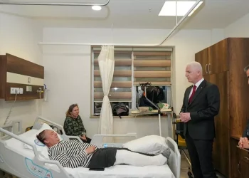 Vali Gül Depremzedeleri Ziyaret Etti