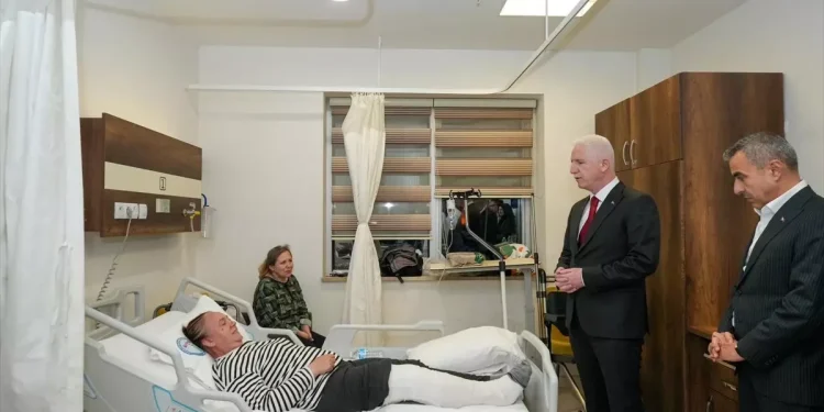 Vali Gül Depremzedeleri Ziyaret Etti