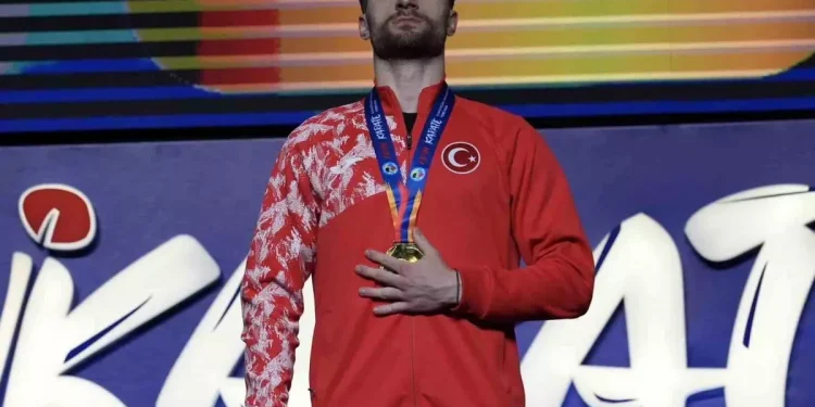 Bakan Bak’tan Karate Şampiyonlarına Tebrik